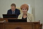 Алтайские депутаты обсудили, как в крае идет выдача сертификатов детям-сиротам