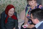 Алексей Кривенко поздравил старейшую жительницу Родинского района с 105-летним юбилеем