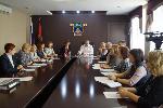 Татьяна Ильюченко обсудила организацию школьного питания с властями и общественниками Бийска