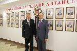 Александр Романенко и Виктор Томенко вручили нагрудные знаки «Почетный гражданин Алтайского края»
