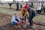 Наталья Цепенко приняла участие в акции «Сад памяти» в селе Кулунда 
