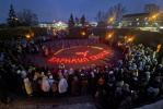 700 свечей зажгли в Барнауле в память о жертвах теракта в Московской области