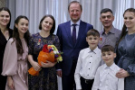 Виктор Томенко подписал постановление о компенсации стоимости обучения детей из многодетных семей