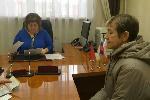 Евгения Боровикова помогает избирателям получить статус «Ветеран труда Алтайского края» 