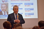 Прием граждан, парламентский урок, встреча с предпринимателями: Александр Романенко побывал с рабочим визитом в Третьяковском районе 