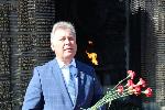 Председатель АКЗС возложил цветы на Мемориале Славы в Барнауле