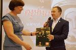 Депутат Госдумы Олег Быков передал в музей подарок с автографом Валентины Терешковой    