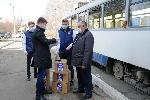 Водители и кондукторы «Горэлектротранса» в Барнауле получили 2000 защитных масок