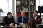 Сергей Серов провел парламентский урок для старшеклассников завьяловской школы