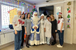 «Волонтеры-медики» провели новогодний праздник для пациентов детской туберкулезной больницы