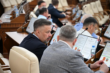Накануне сессии депутаты обсудили проекты законов на заседаниях фракций и комитетов