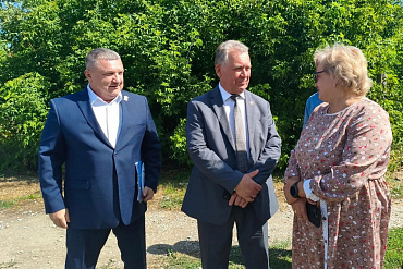 Александр Романенко взял на контроль социальные объекты Курьинского района 