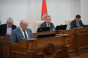 Андрей Подолян отчитался перед депутатами о развитии дорожной отрасли Алтайского края